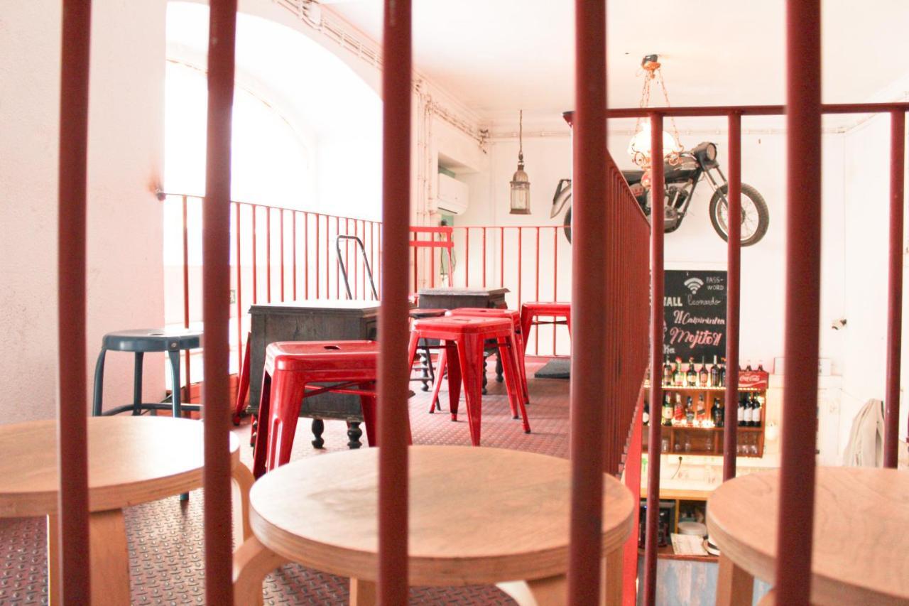 Alface Hall Hostel & Bar リスボン エクステリア 写真