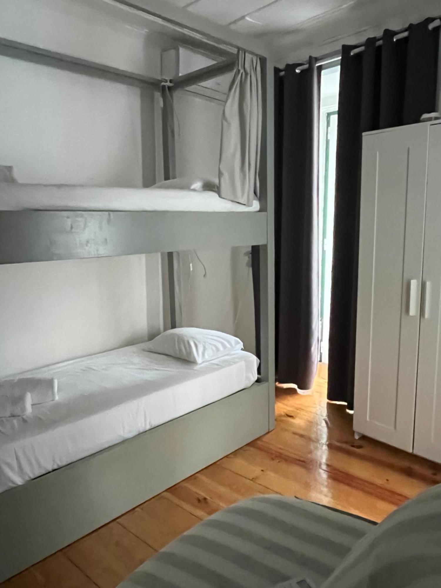Alface Hall Hostel & Bar リスボン エクステリア 写真